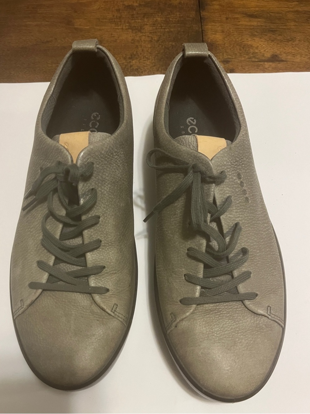 Ecco Men's Golf HydroMax Extra Width Lace-Up Leather Sneakers in Khaki Gray